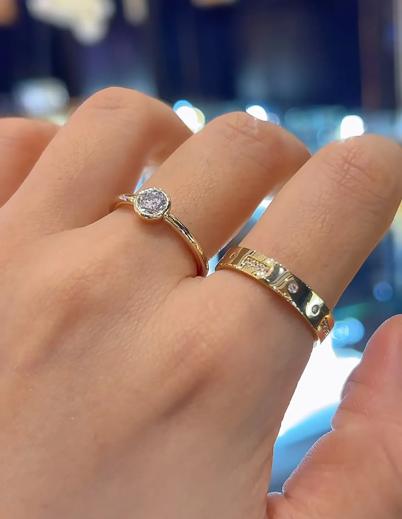 Tiffany & Co. Gold Navy Solitaire Round-Cut Stone Ring 2