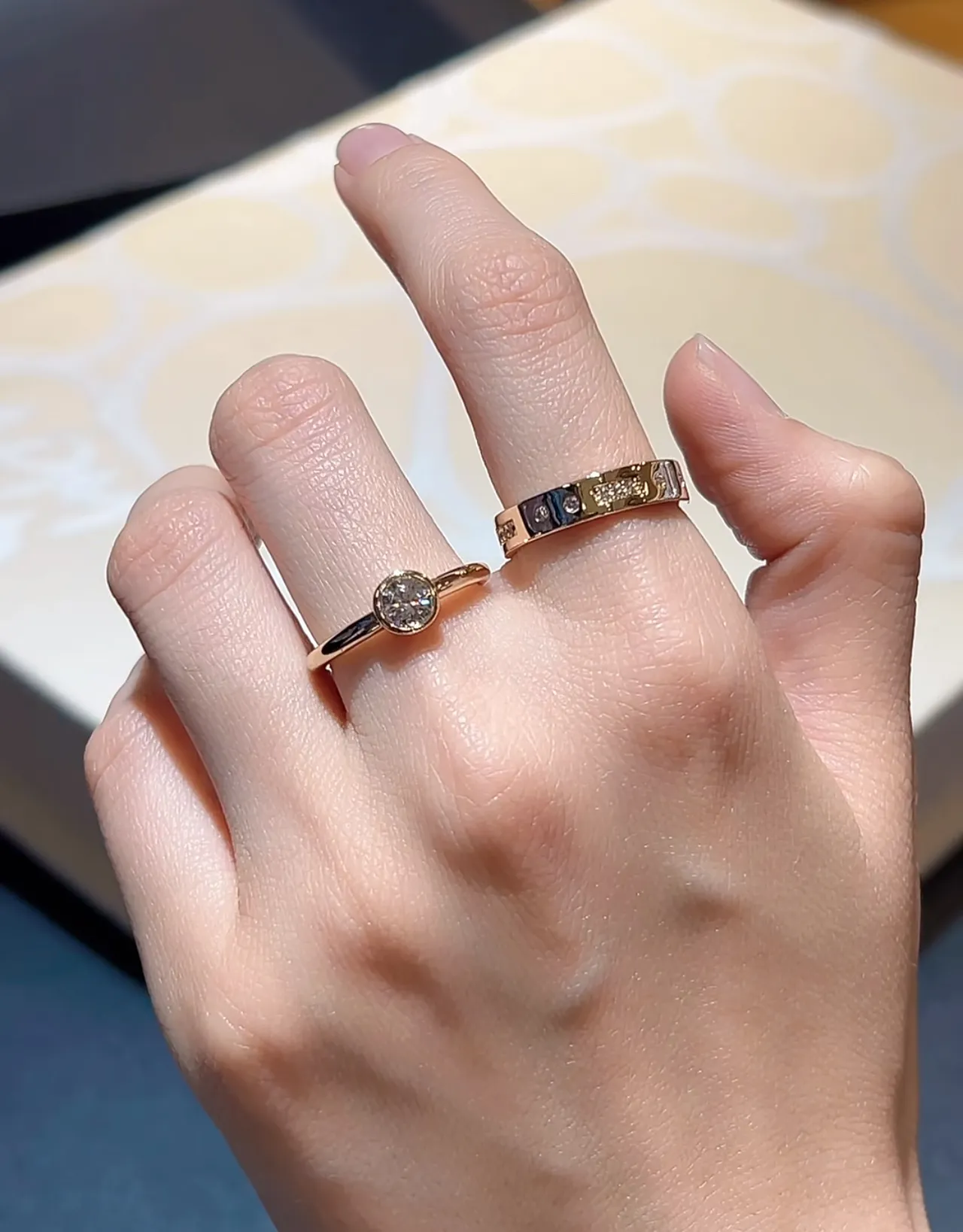 Tiffany & Co. Gold Navy Solitaire Round-Cut Stone Ring 3