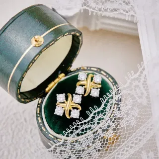 Tiffany & Co. Boucles d'oreilles Or Blanc Motif en X Quatre Pierres Rondes