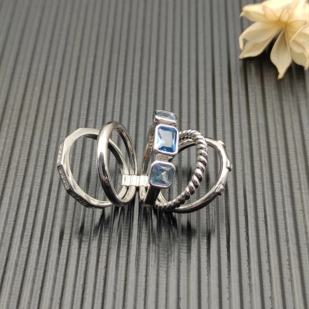 Tiffany & Co. HardWear Anillo de capas de aquamarina y diamante 3
