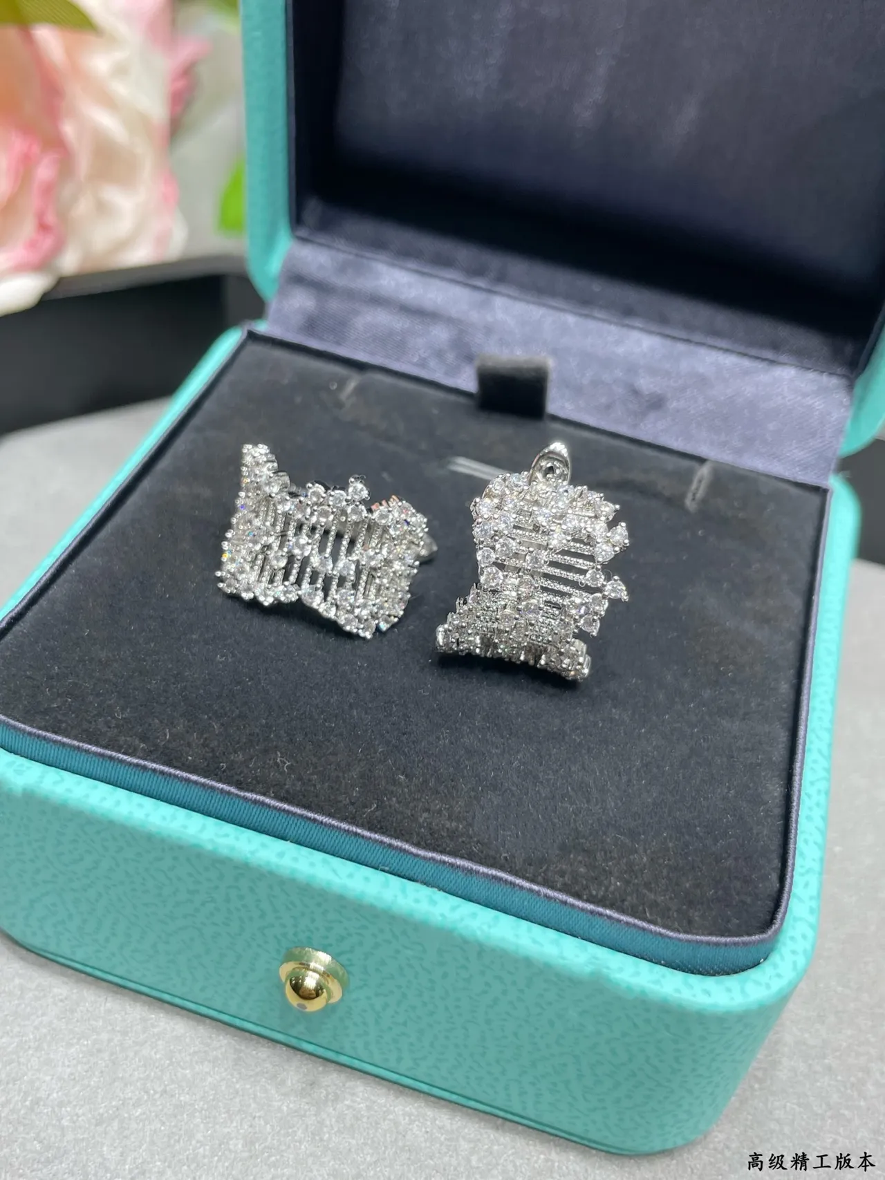 Tiffany & Co. Boucles d'oreilles diamants pavé-set motif géométrique bleu argent 2