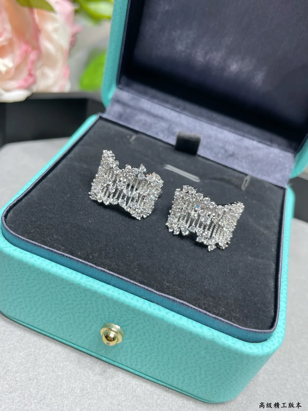 Tiffany & Co. Boucles d'oreilles diamants pavé-set motif géométrique bleu argent 3