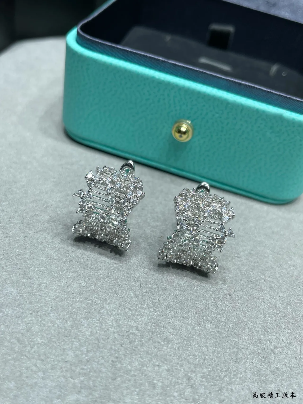 Tiffany & Co. Boucles d'oreilles diamants pavé-set motif géométrique bleu argent 6