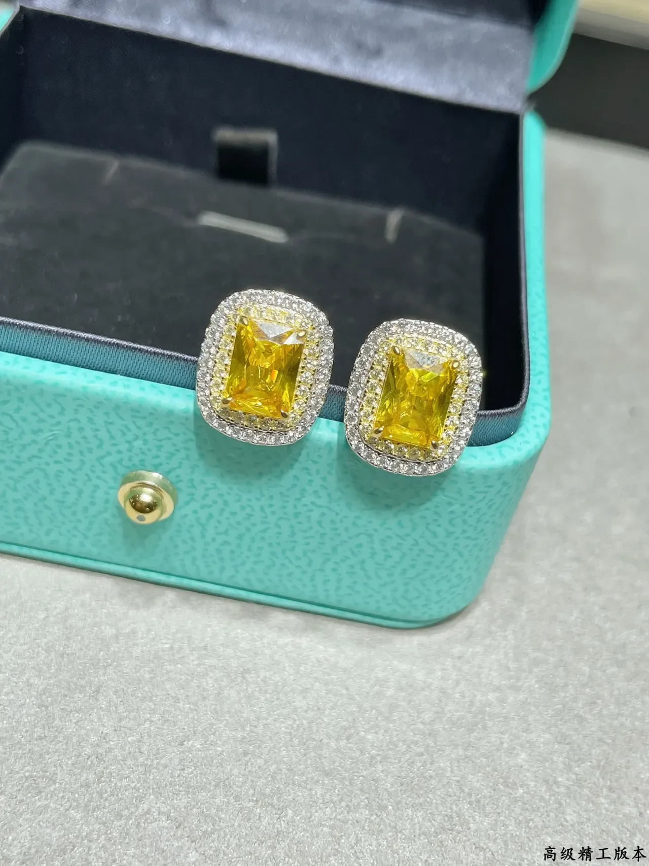 Tiffany & Co. Brincos de arete com corte quadrado de gema amarela duplo halo 6