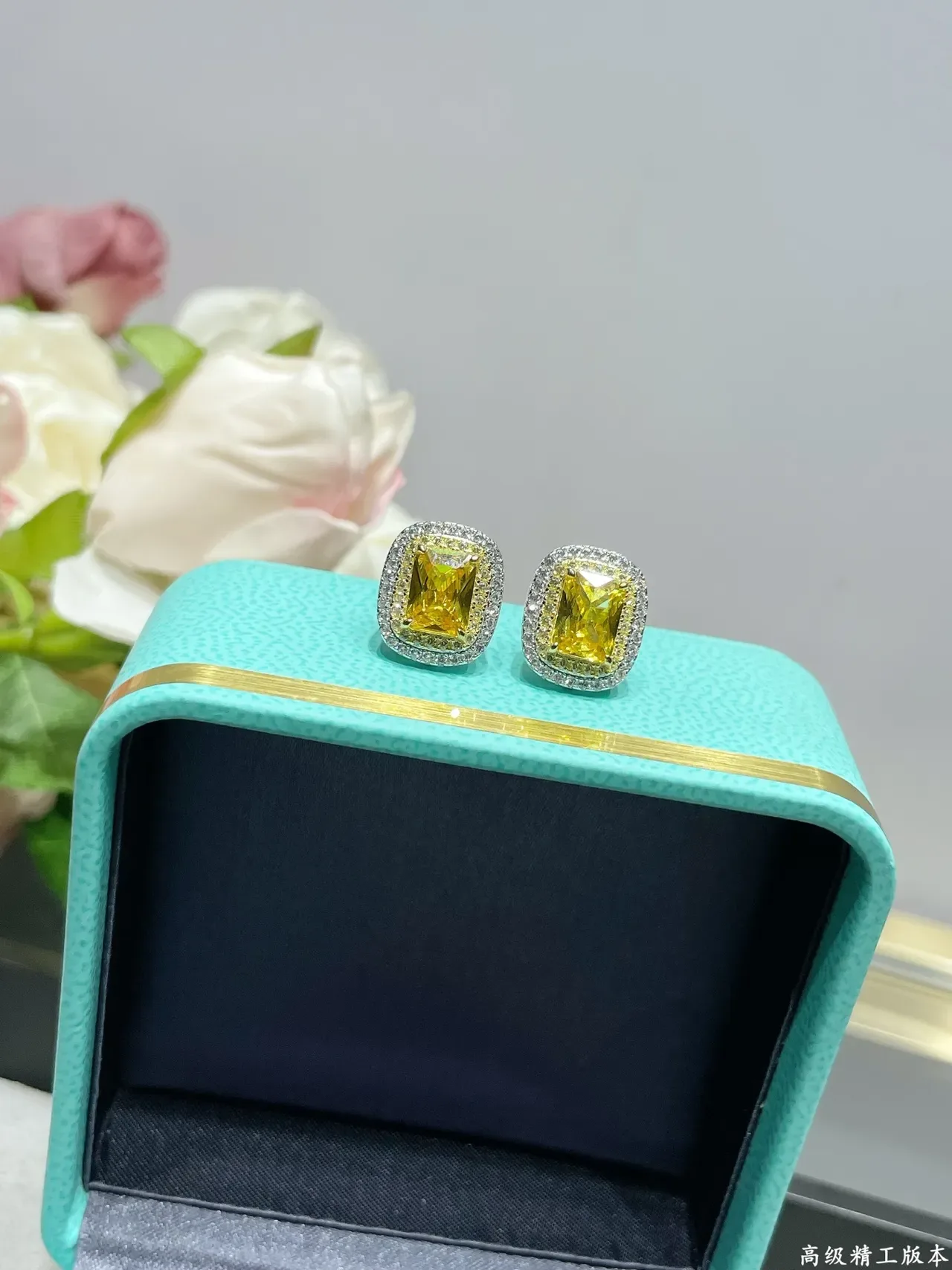 Tiffany & Co. Brincos de arete com corte quadrado de gema amarela duplo halo 7