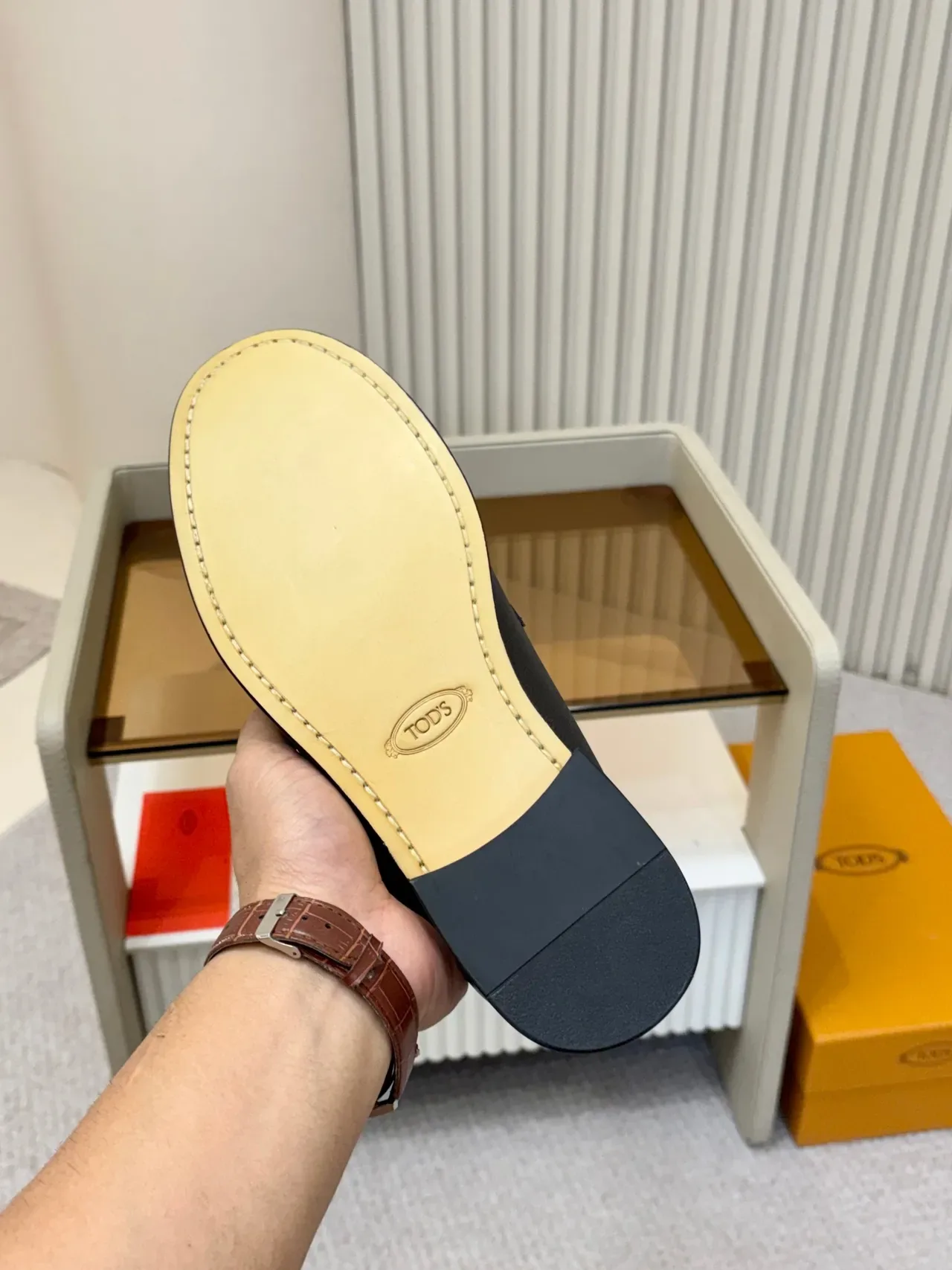 Tod's بني بيج جلد مقرمر مربوط موكاسين لافر 2