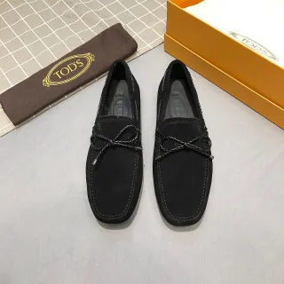 Tod's Gommino Mocasín de ante negro con correa de cuero con nudo