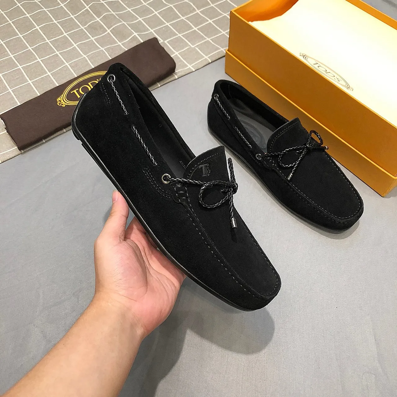 Tod's Gommino Mocassim de camurça preto prata com correia de couro amarrada 9