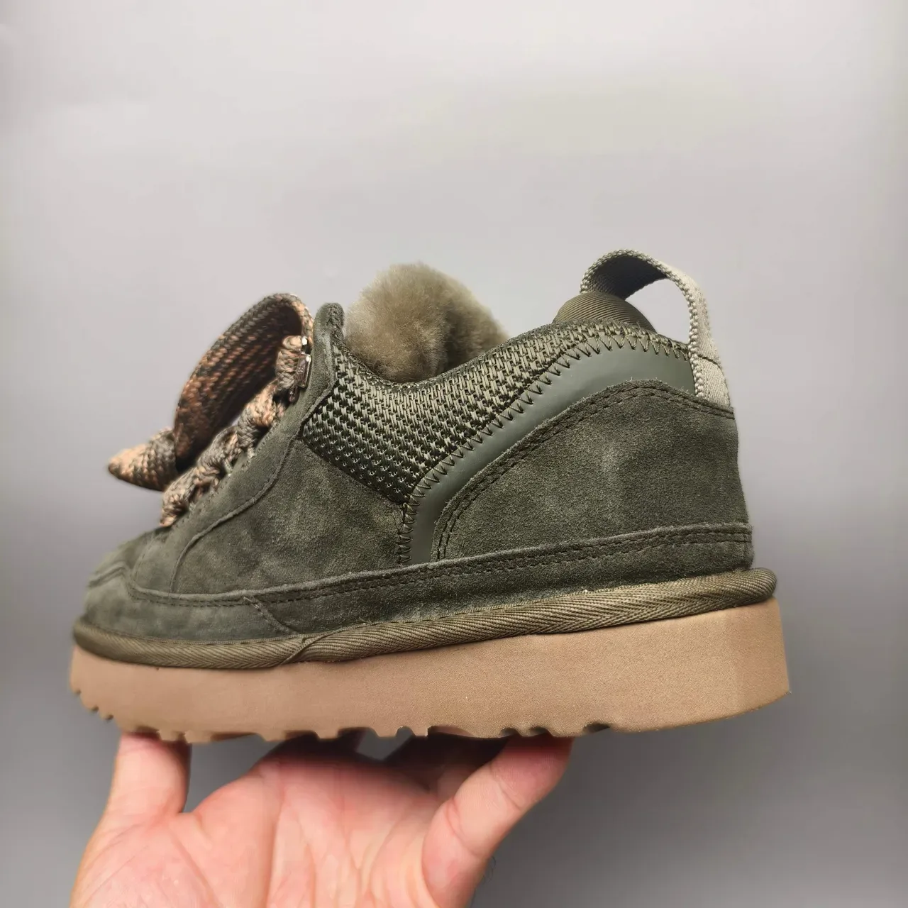 UGG Vert Armée Beige Daim Supérieur Col Doublé Peau de Mouton Sneakers Lifestyle 4