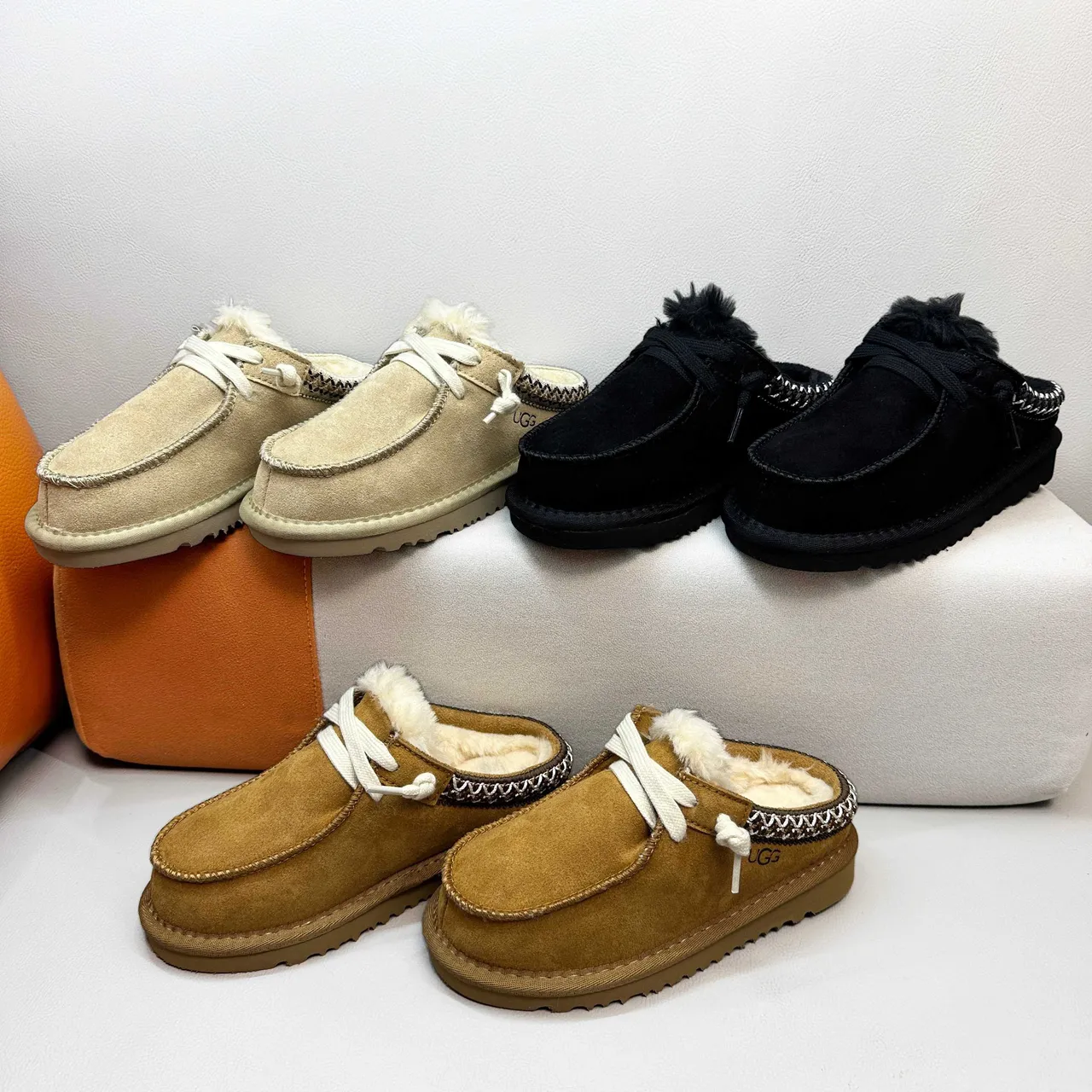 UGG Marrón Beige Zapatos Casuales Estilo Moccasin Forrados con Shearling 3