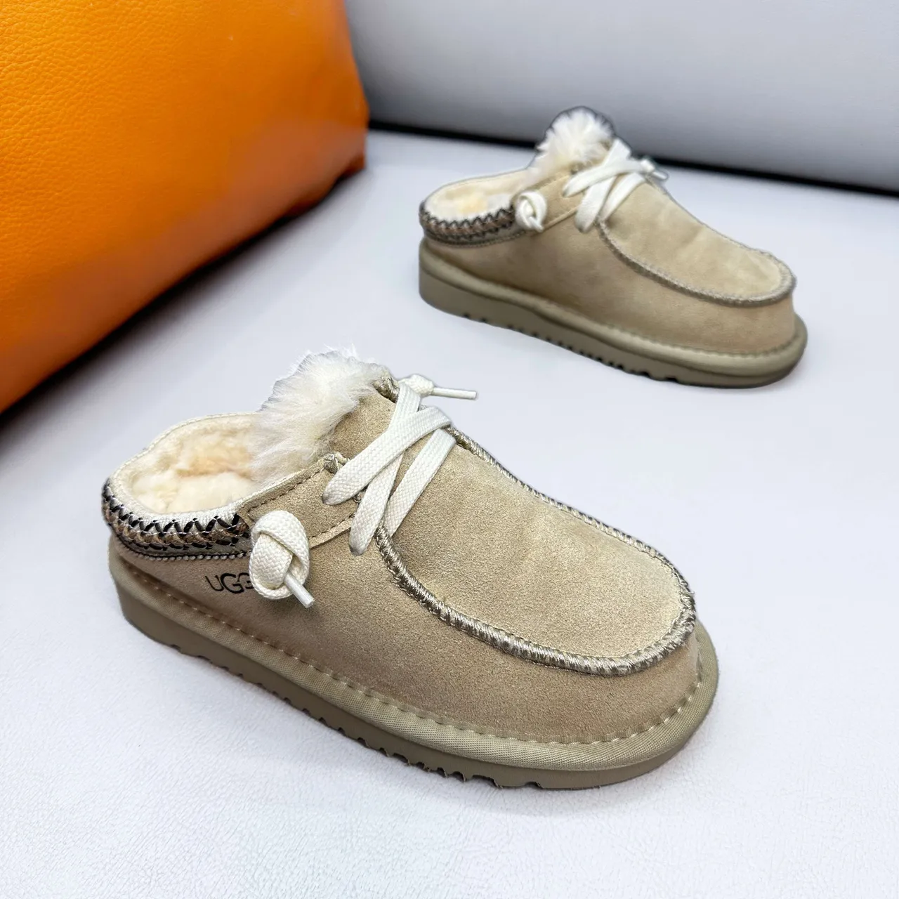 UGG Marrón Beige Zapatos Casuales Estilo Moccasin Forrados con Shearling 9