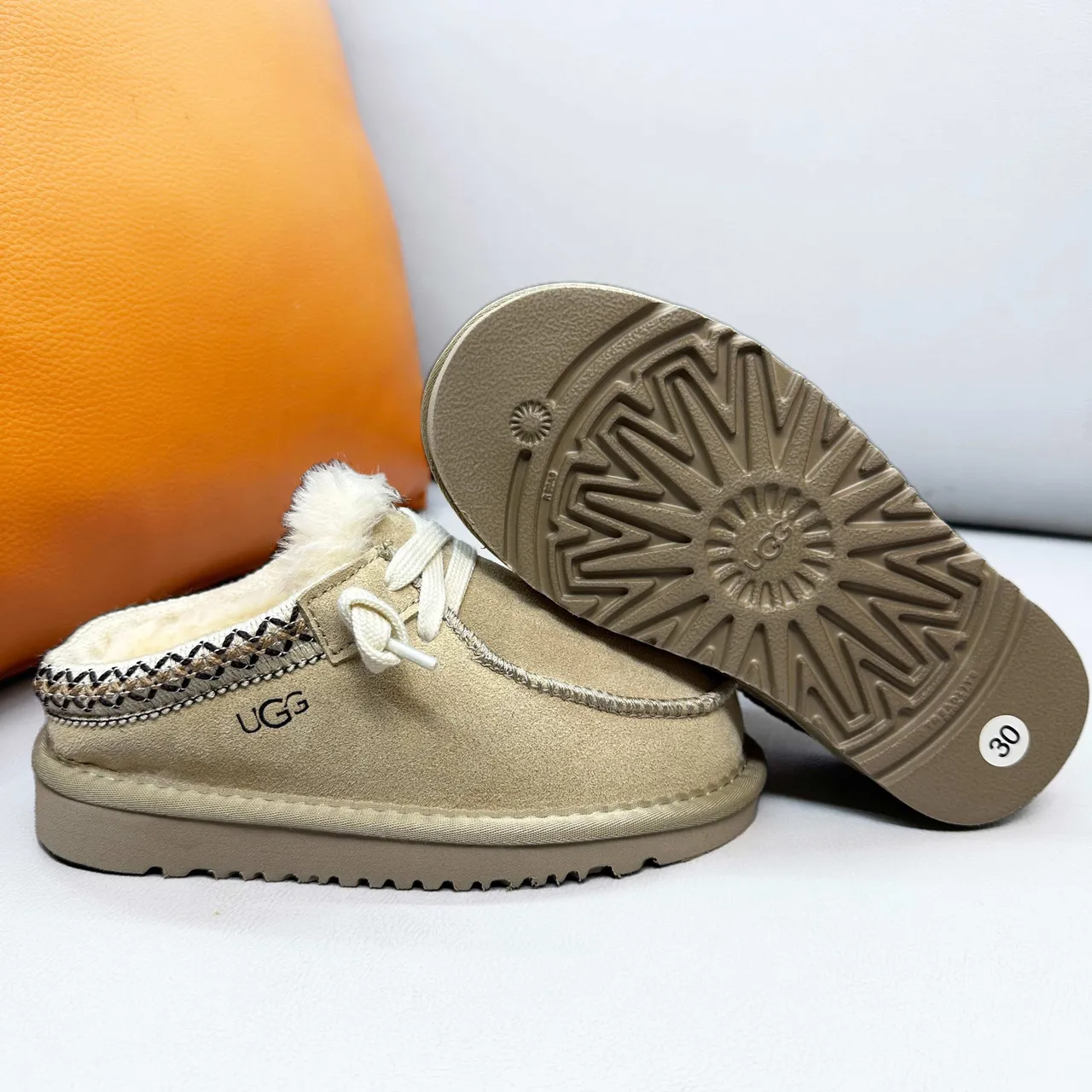 UGG Marrón Beige Zapatos Casuales Estilo Moccasin Forrados con Shearling 11