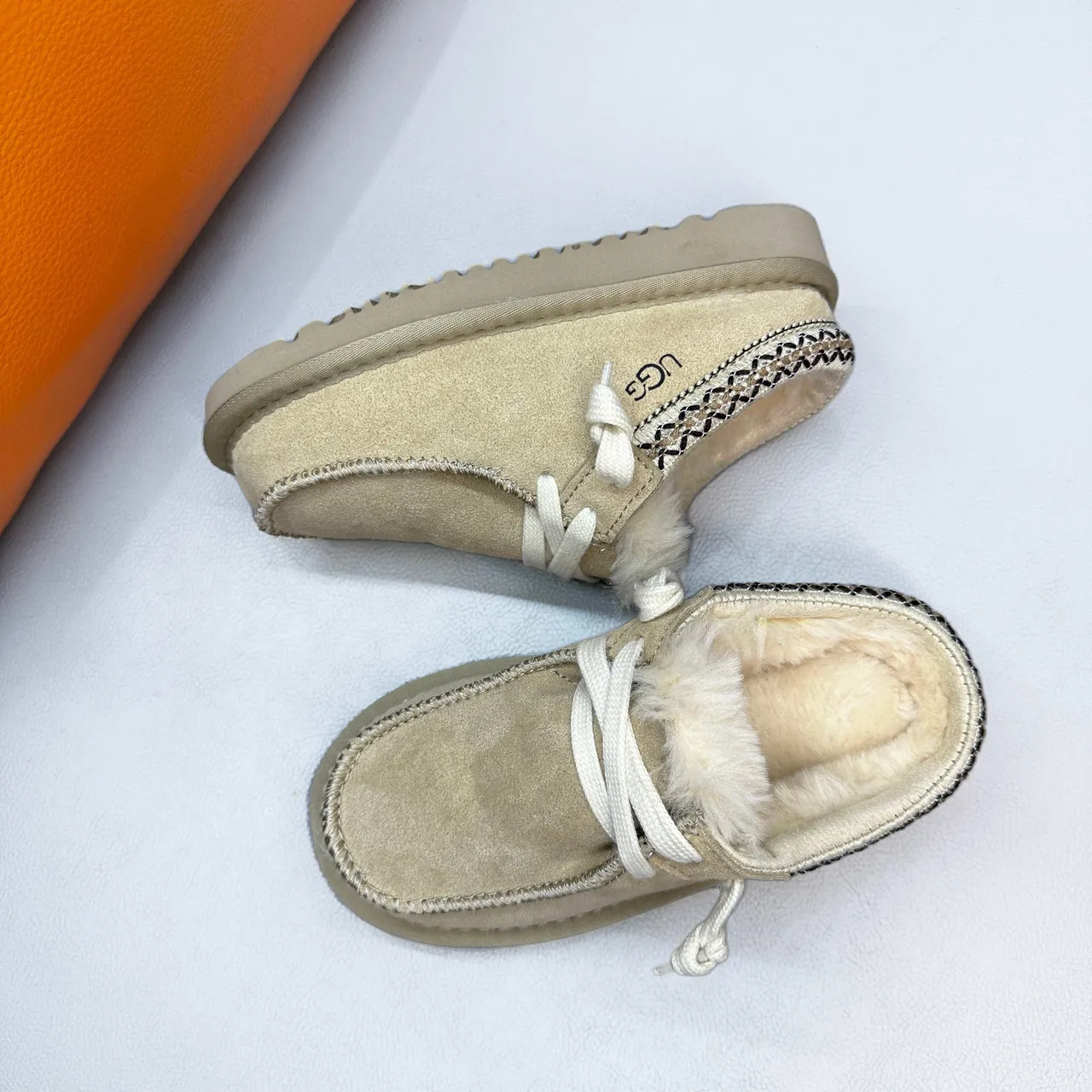 UGG Marrón Beige Zapatos Casuales Estilo Moccasin Forrados con Shearling 16
