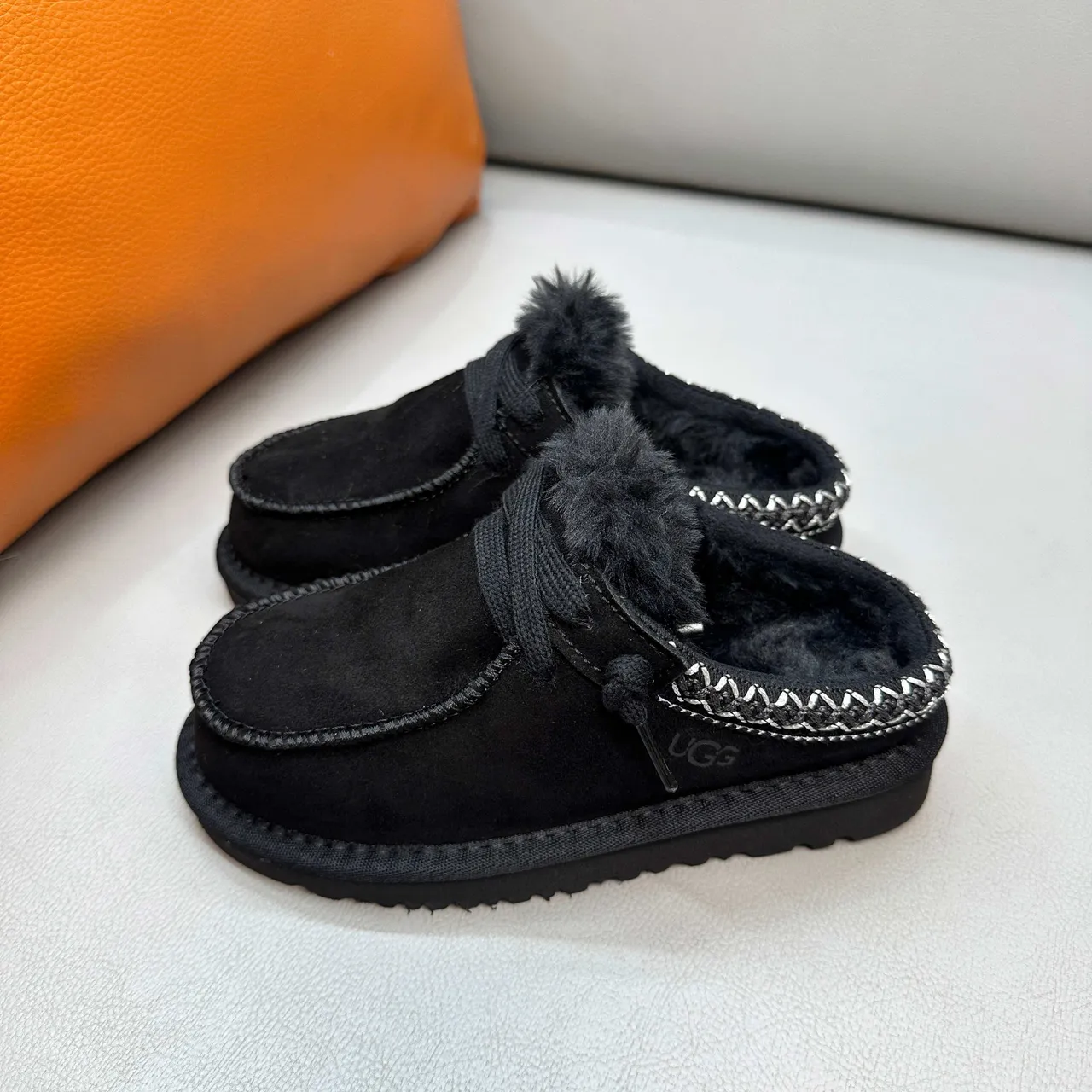 UGG Marrón Beige Zapatos Casuales Estilo Moccasin Forrados con Shearling 17