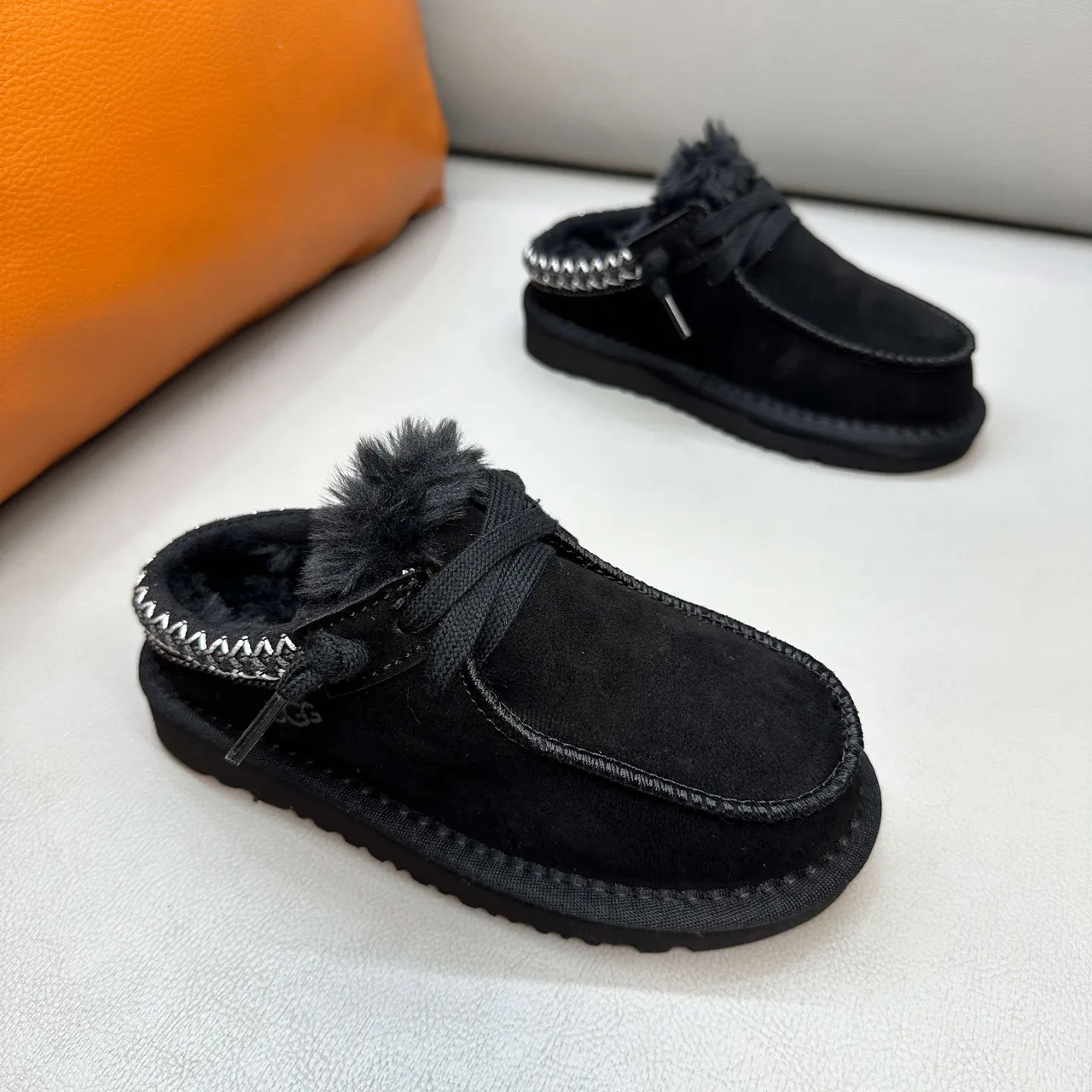 UGG Marrón Beige Zapatos Casuales Estilo Moccasin Forrados con Shearling 18