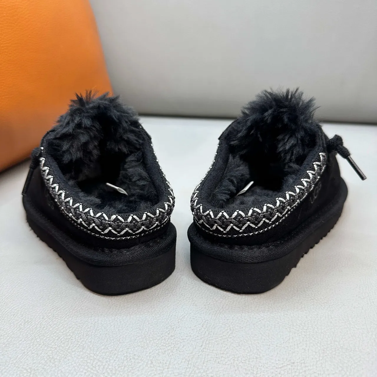 UGG Marrón Beige Zapatos Casuales Estilo Moccasin Forrados con Shearling 19