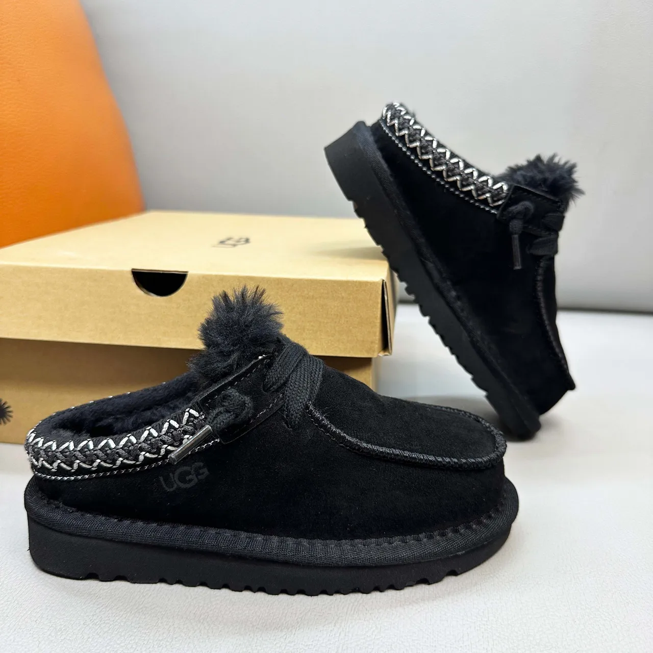 UGG Marrón Beige Zapatos Casuales Estilo Moccasin Forrados con Shearling 22
