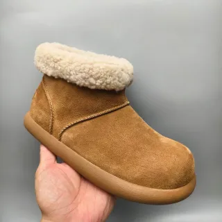 UGG ক্লাসিক মিনি ট্যান সুয়েড শিয়ারলিং কাফ স্নো বুট