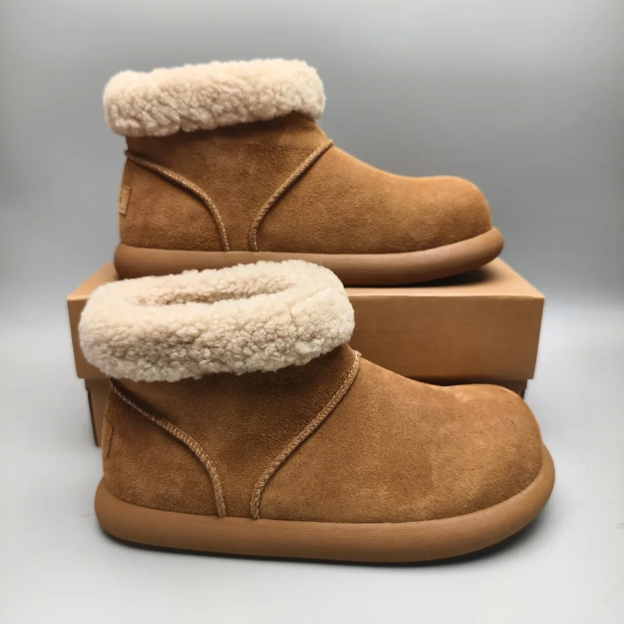 Bottes de neige UGG Classic Mini Tan daim avec manchette shearling 5