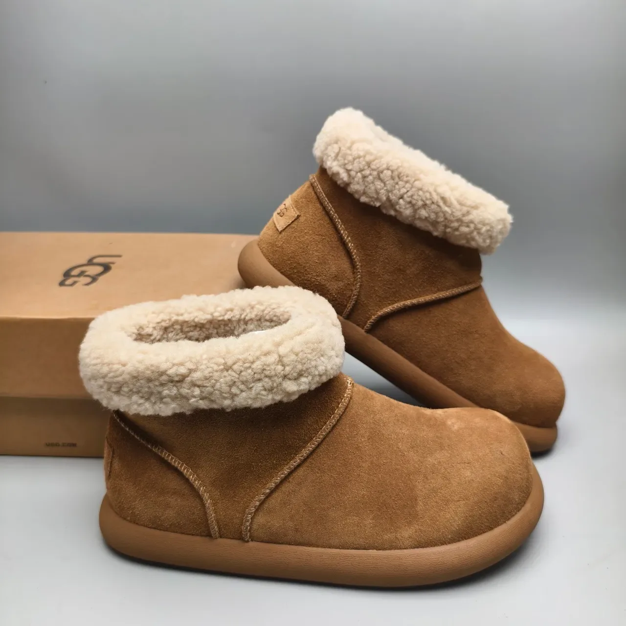 Bottes de neige UGG Classic Mini Tan daim avec manchette shearling 6
