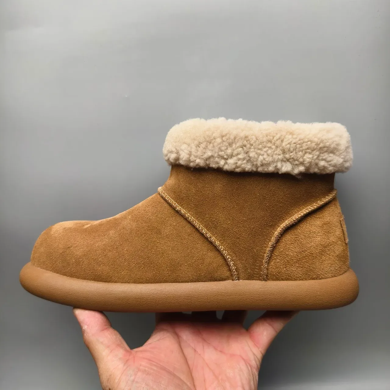 Bottes de neige UGG Classic Mini Tan daim avec manchette shearling 7