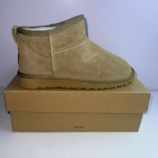 UGG Bottines Classiques Mini Tan Daim Neige