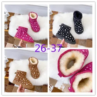 UGG Bottes de neige avec partie supérieure imprimée en étoile, doublées en laine de mouton, couleur rose beige
