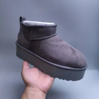 UGG প্ল্যাটফর্ম চার্কোল গ্রে সুয়েড শিয়ারলিং-লাইন্ড স্নো বুট