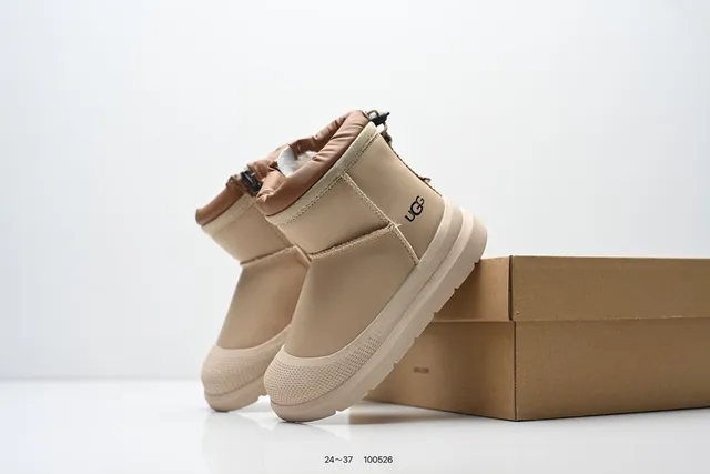 UGG Tasman Bottes de neige Noir/Beige tige courte fermeture à pull-tab 20