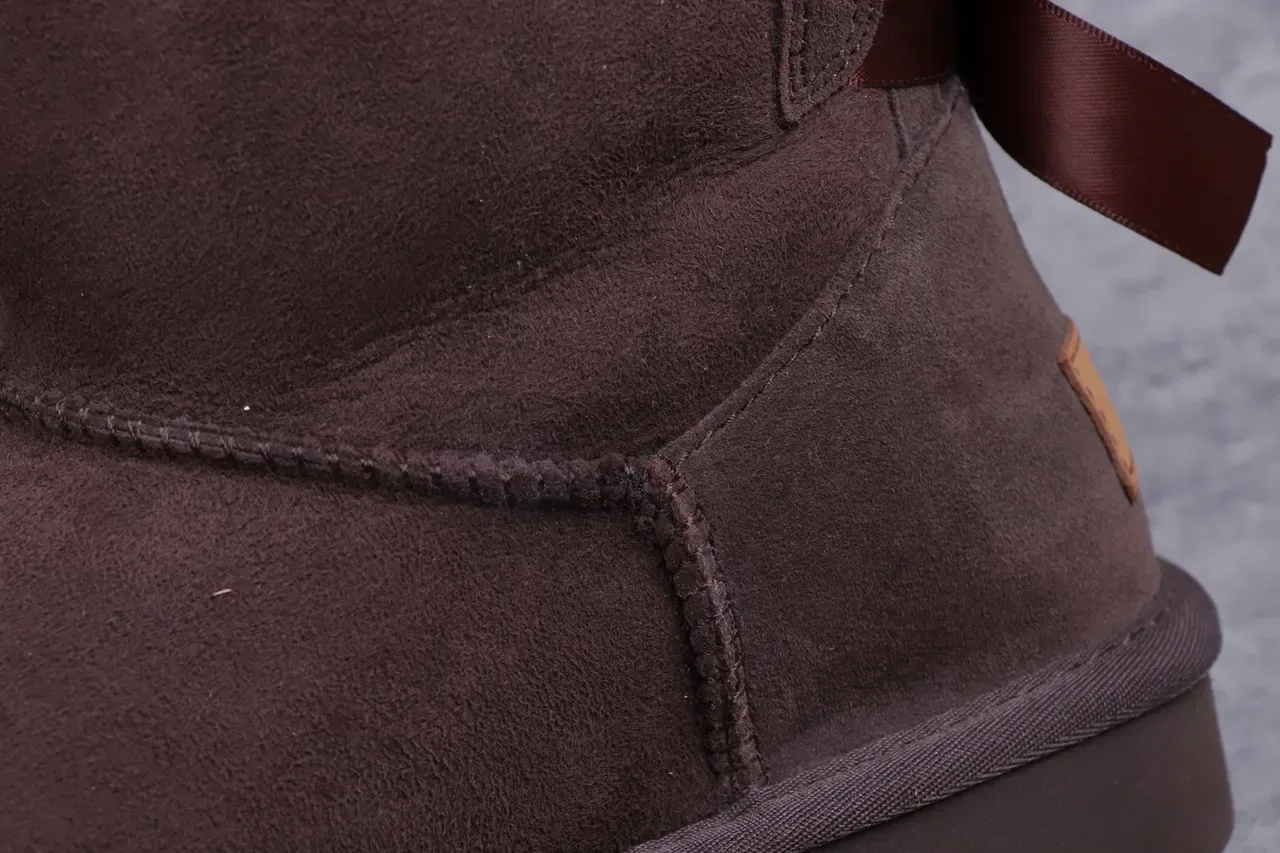 UGG Tasman Botas de Neve Marrom em Camurça Forradas com Pele de Carneiro 3