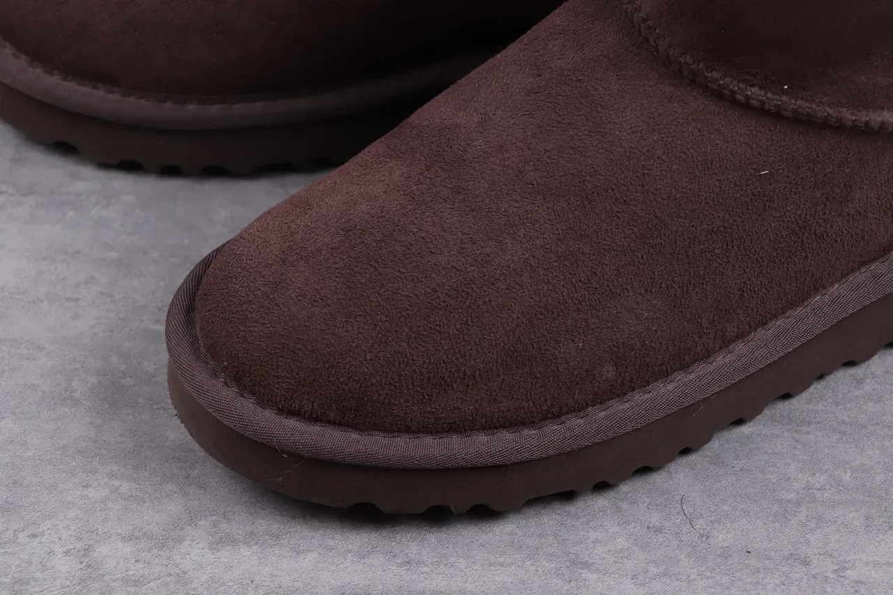 UGG Tasman Botas de Neve Marrom em Camurça Forradas com Pele de Carneiro 4