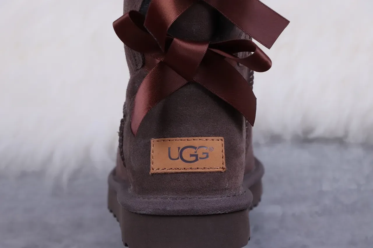 UGG Tasman Botas de Neve Marrom em Camurça Forradas com Pele de Carneiro 5