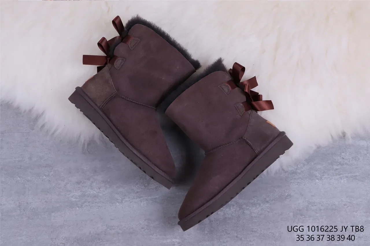 UGG Tasman Botas de Neve Marrom em Camurça Forradas com Pele de Carneiro 7