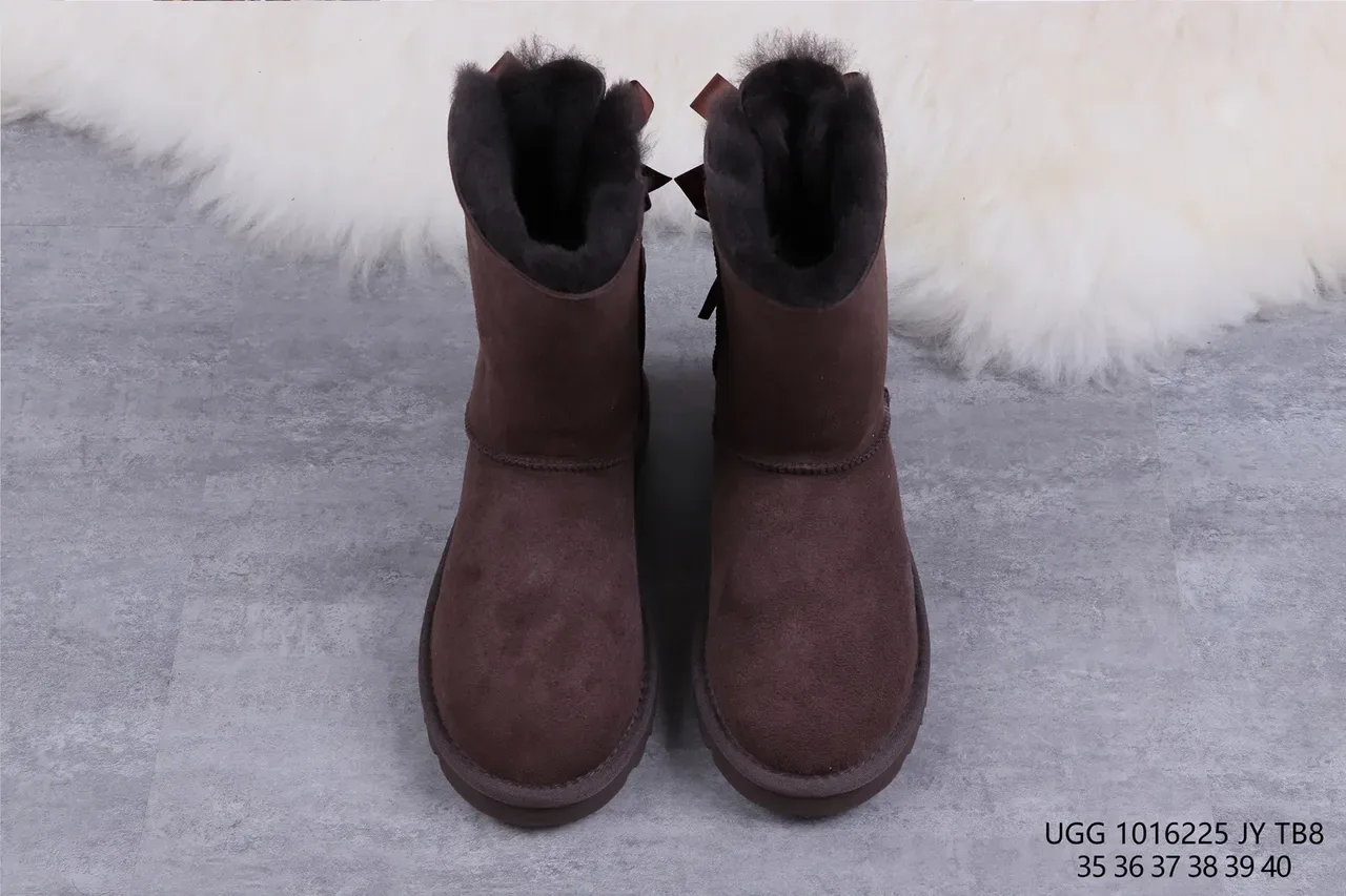 UGG Tasman Botas de Neve Marrom em Camurça Forradas com Pele de Carneiro 9