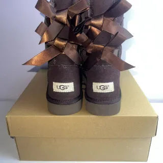 UGG तस्मान ब्राउन सूड शियरलिंग-लाइन्ड स्नो बूट