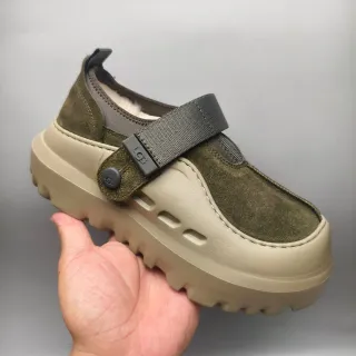 UGG টাসম্যান অলিভ গ্রিন সুয়েড স্ট্র্যাপ ক্লগ