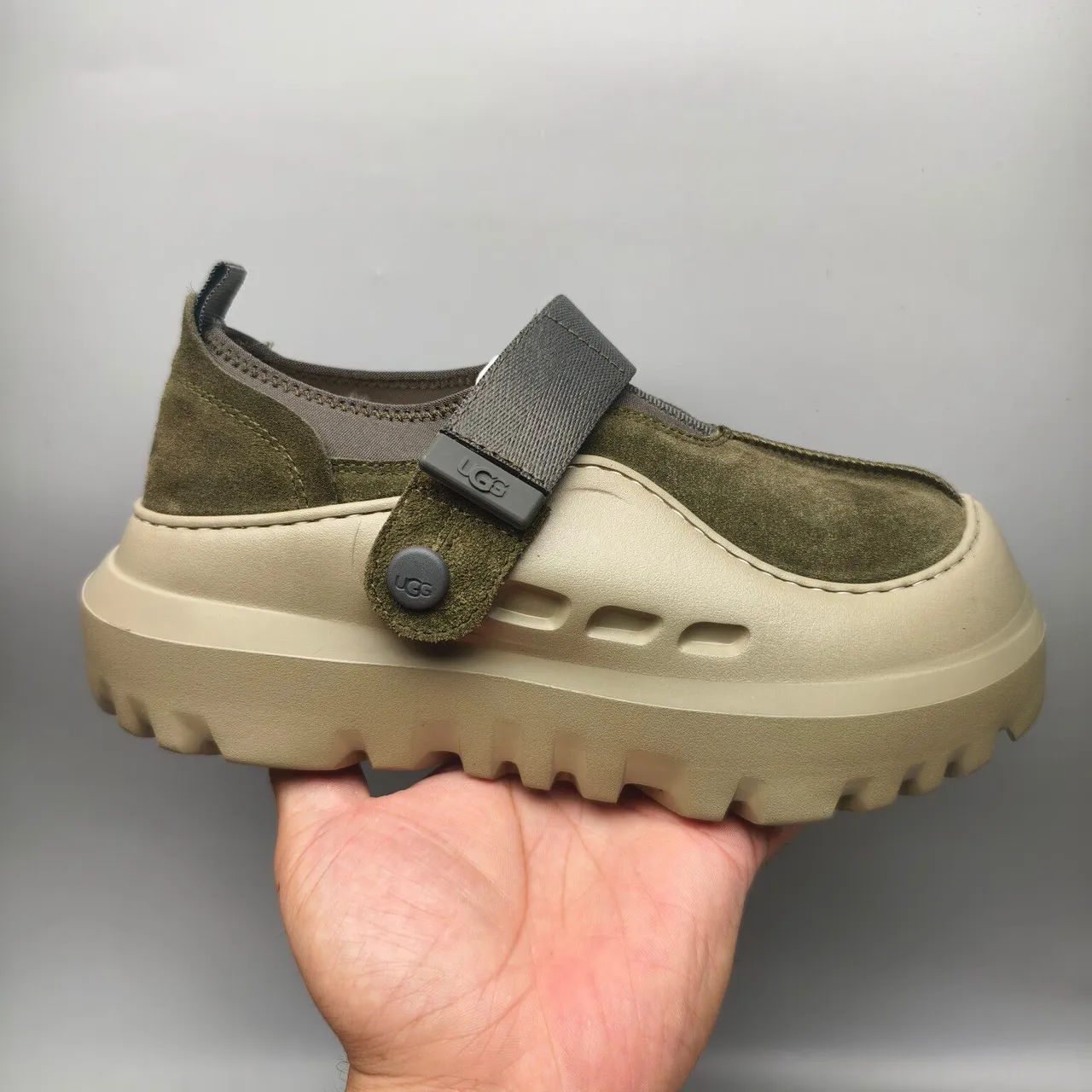 UGG तास्मान أخضر زيتوني جلد مدبوأ مع حزام زق 2
