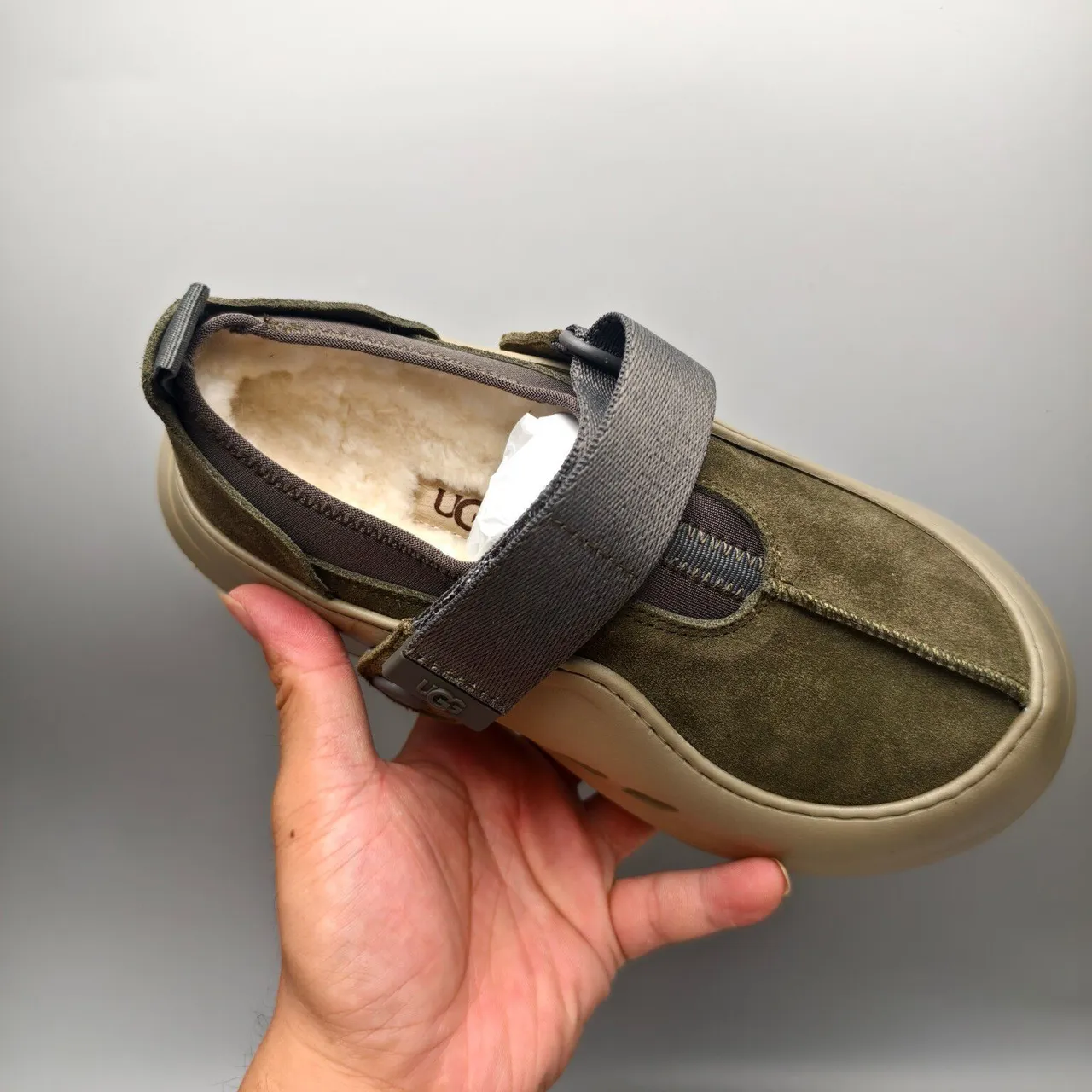 UGG तास्मान أخضر زيتوني جلد مدبوأ مع حزام زق 3