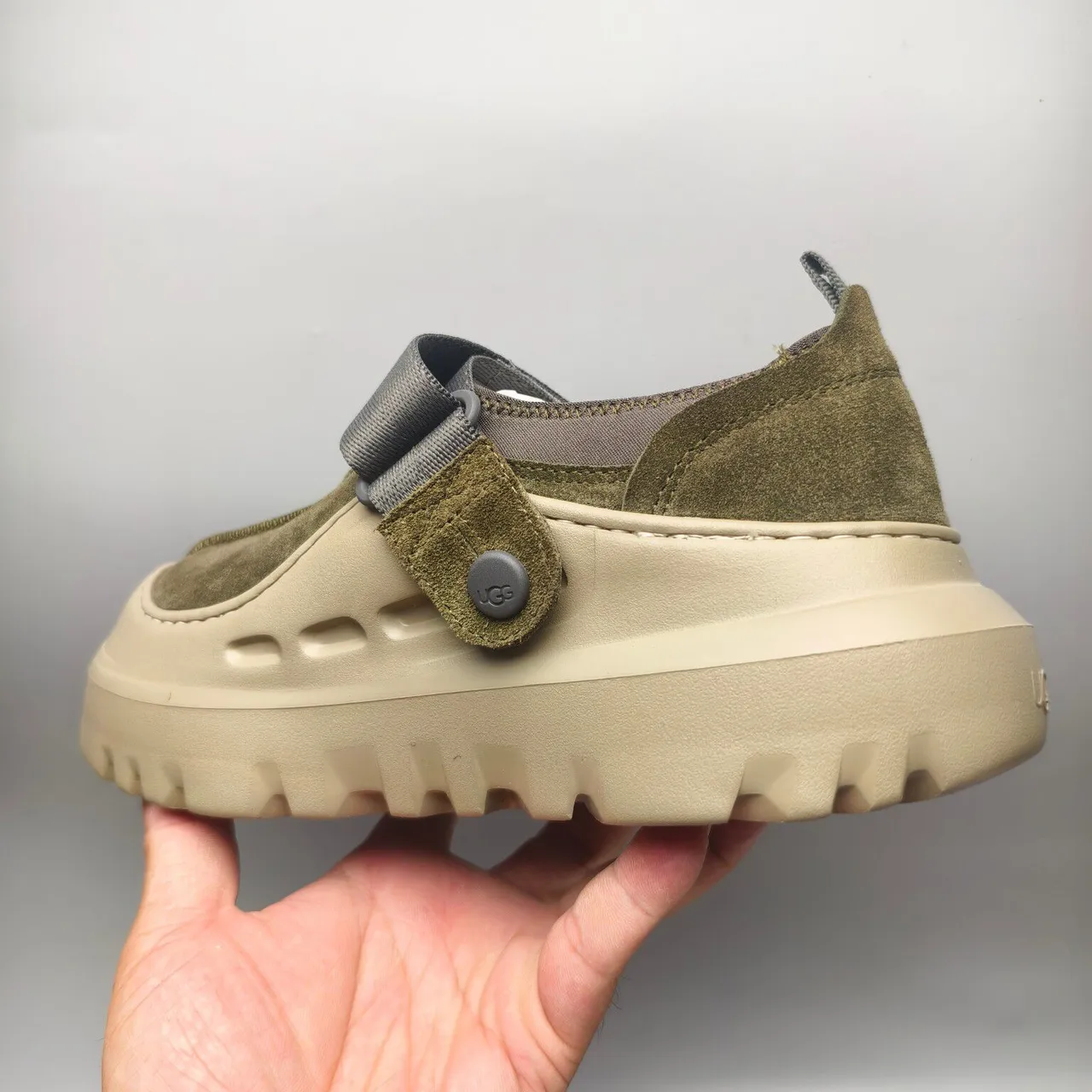 UGG तास्मान أخضر زيتوني جلد مدبوأ مع حزام زق 4