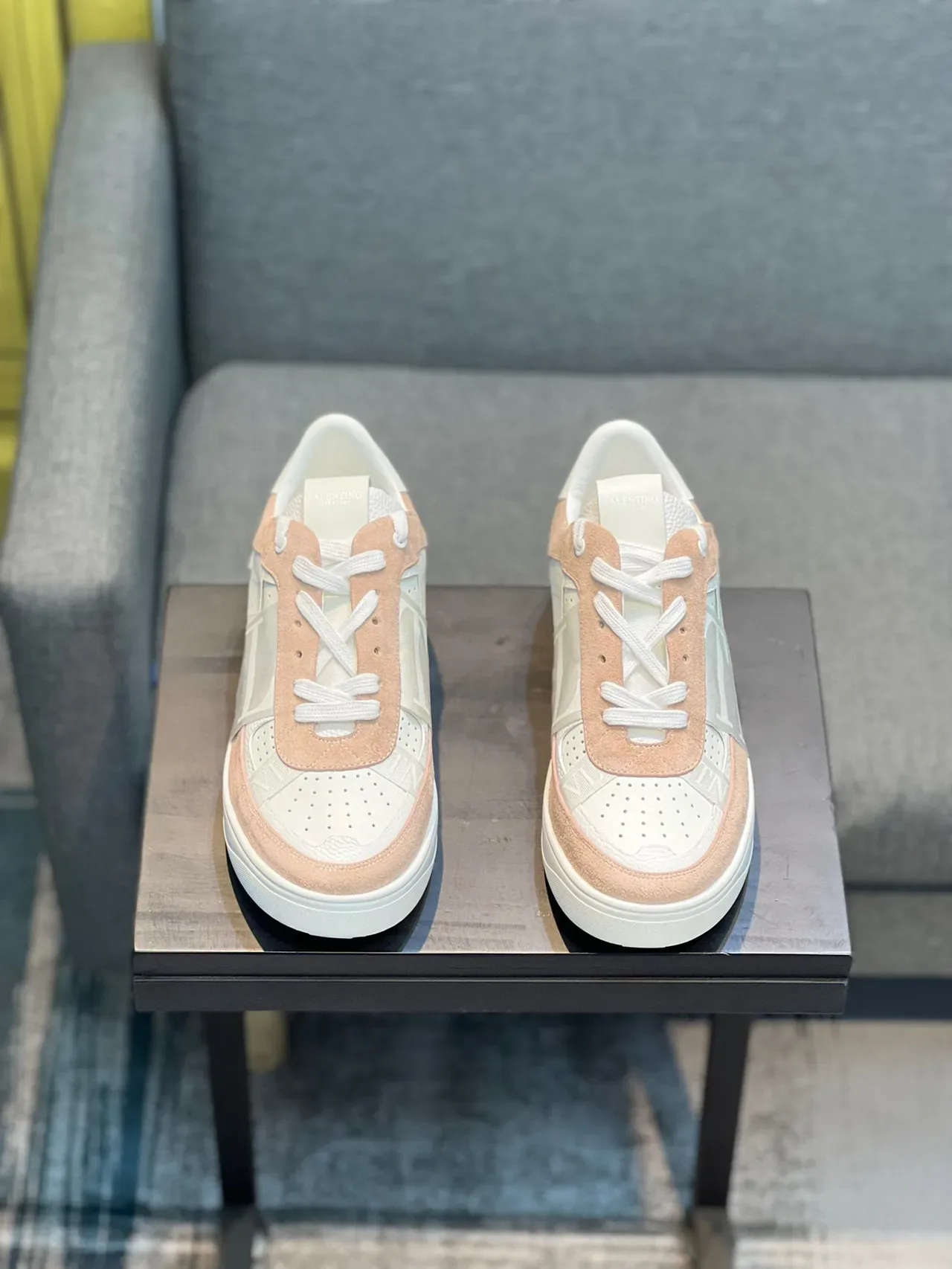 Valentino Garavani VLTN Sneakers Lifestyle Beige et Blanc 6