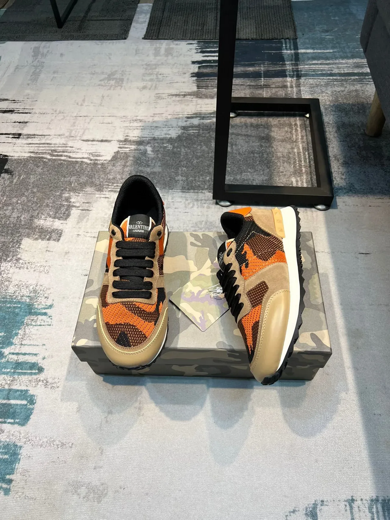 Valentino Sneakers Lifestyle Multicolores Orange Camo avec Upper en Maille et Overlays en Daim 4