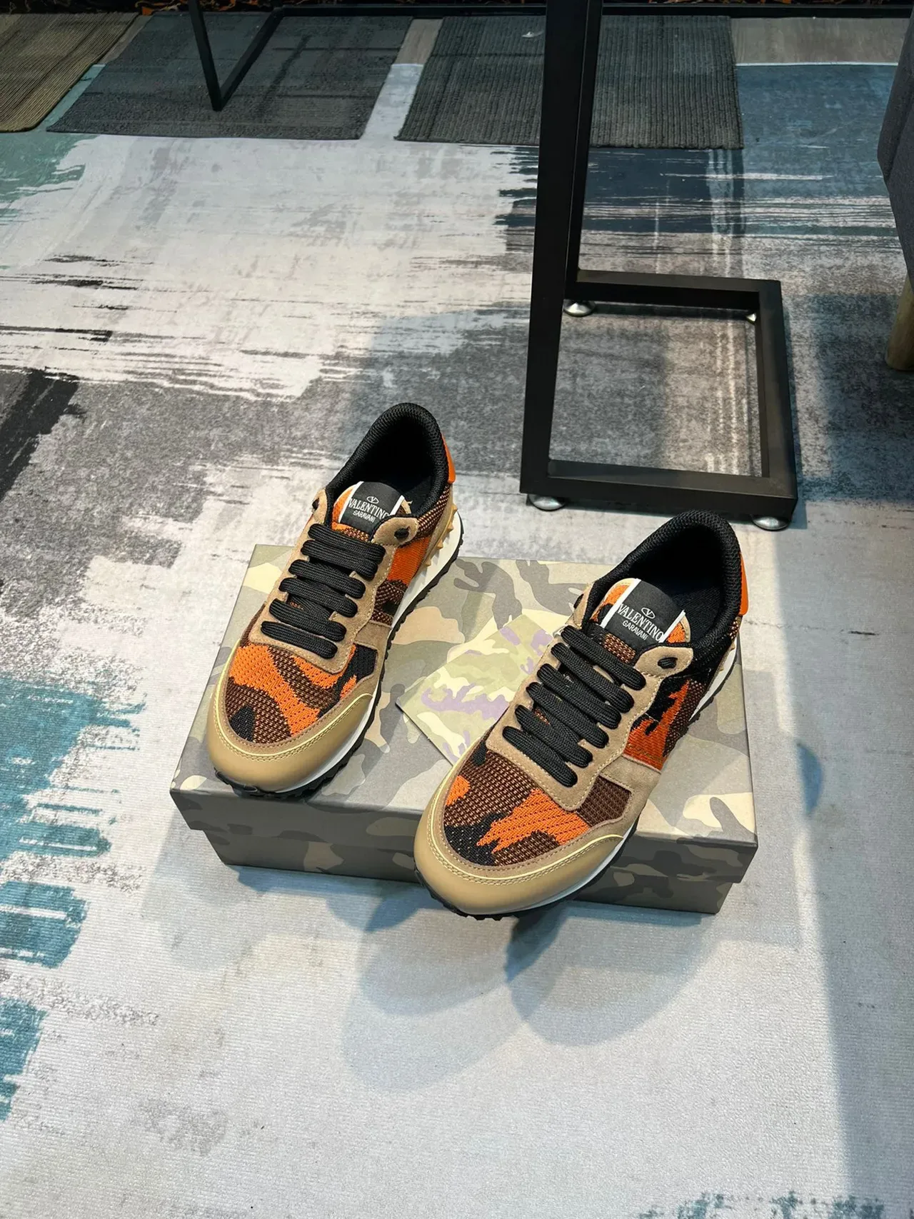 Valentino Sneakers Lifestyle Multicolores Orange Camo avec Upper en Maille et Overlays en Daim 5