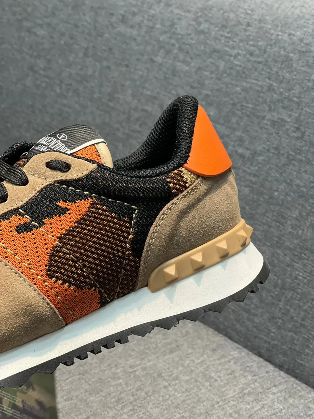 Valentino Sneakers Lifestyle Multicolores Orange Camo avec Upper en Maille et Overlays en Daim 8