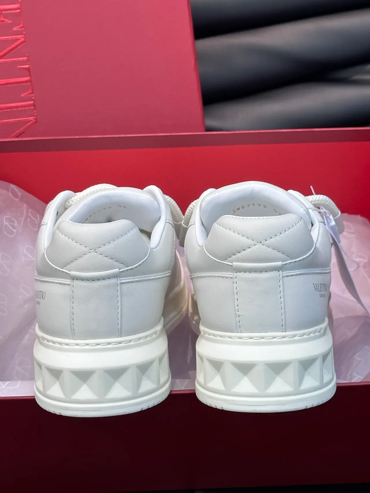Valentino One Stud Sneakers Lifestyle Blancs en Cuir à Lacets en Corde 3