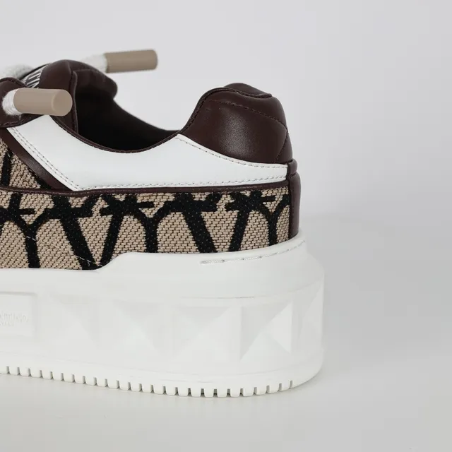 Valentino مفتوح أبيض بني Monogram Jacquard Upper Geometric Midsole Lifestyle Sneakers 4