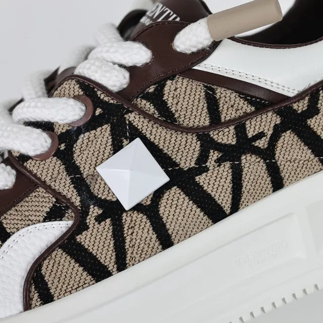 Valentino مفتوح أبيض بني Monogram Jacquard Upper Geometric Midsole Lifestyle Sneakers 6