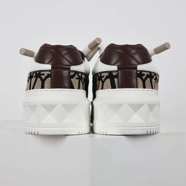 Valentino مفتوح أبيض بني Monogram Jacquard Upper Geometric Midsole Lifestyle Sneakers 8
