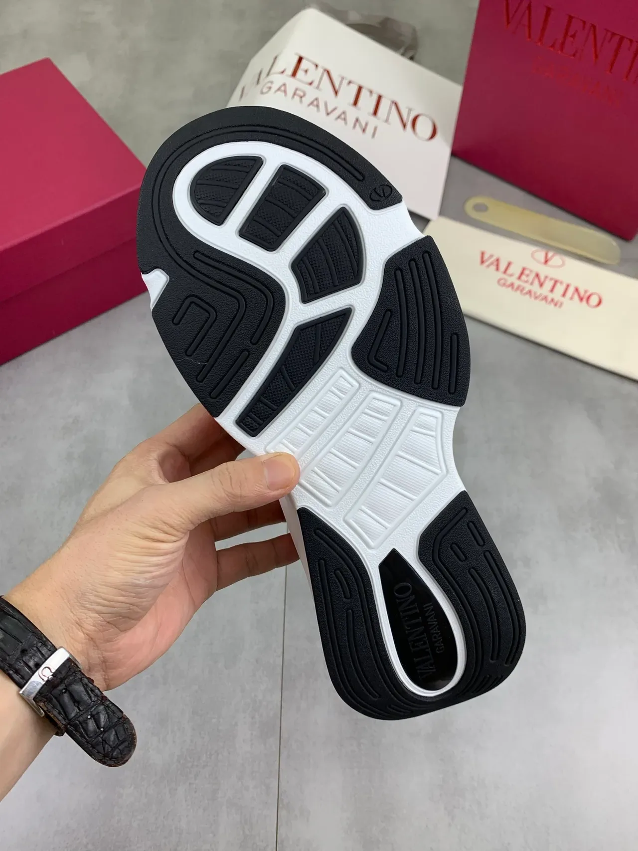Valentino Chaussures Chunky avec Suela Rouge et Verte, Maille et Daim 3
