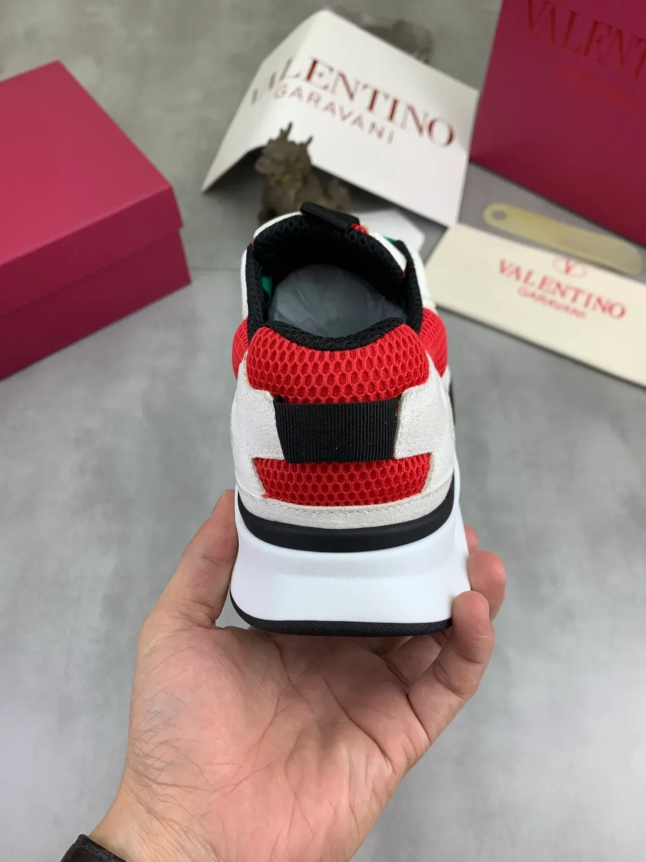 Valentino Chaussures Chunky avec Suela Rouge et Verte, Maille et Daim 4