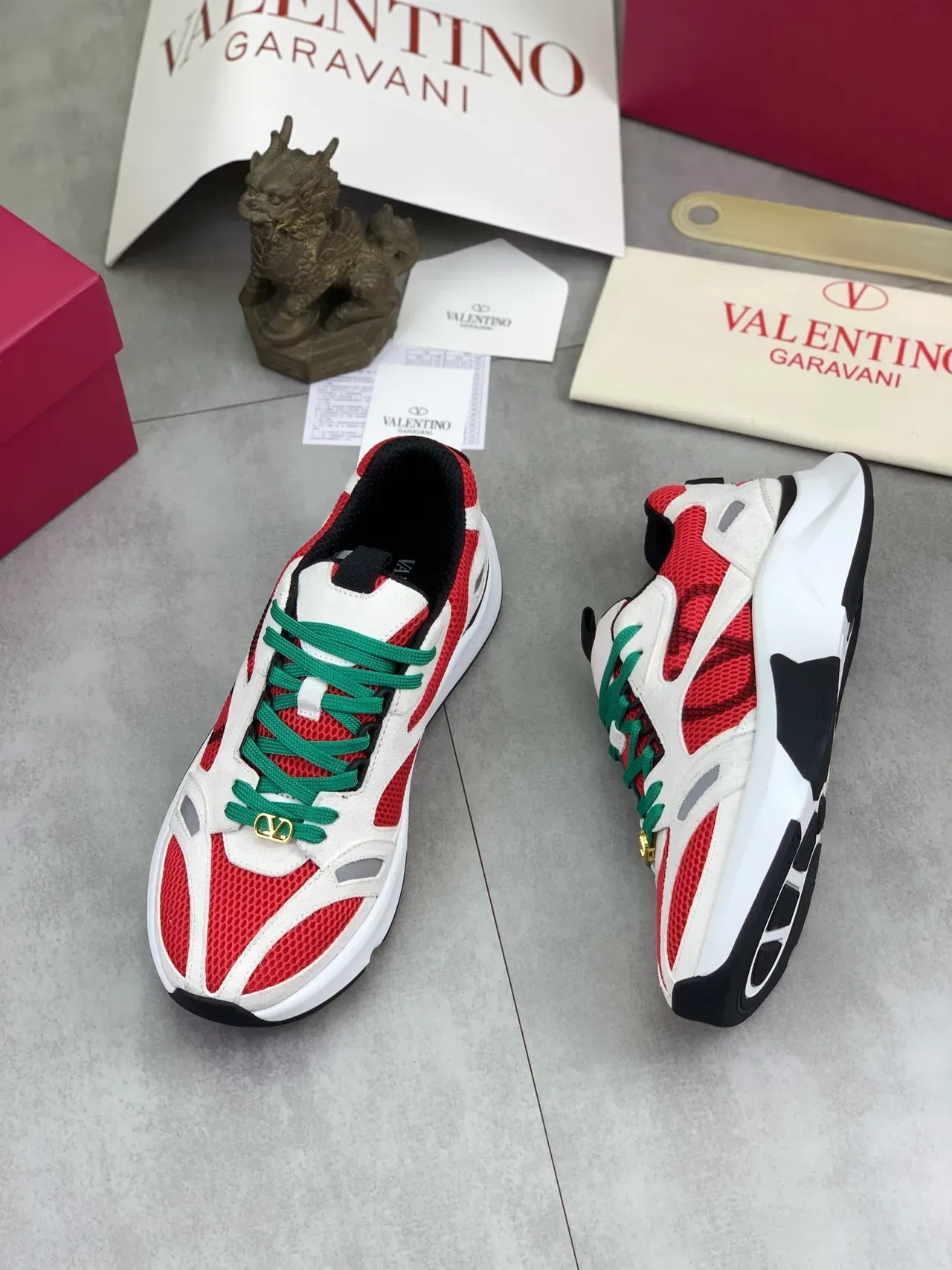 Valentino Chaussures Chunky avec Suela Rouge et Verte, Maille et Daim 6